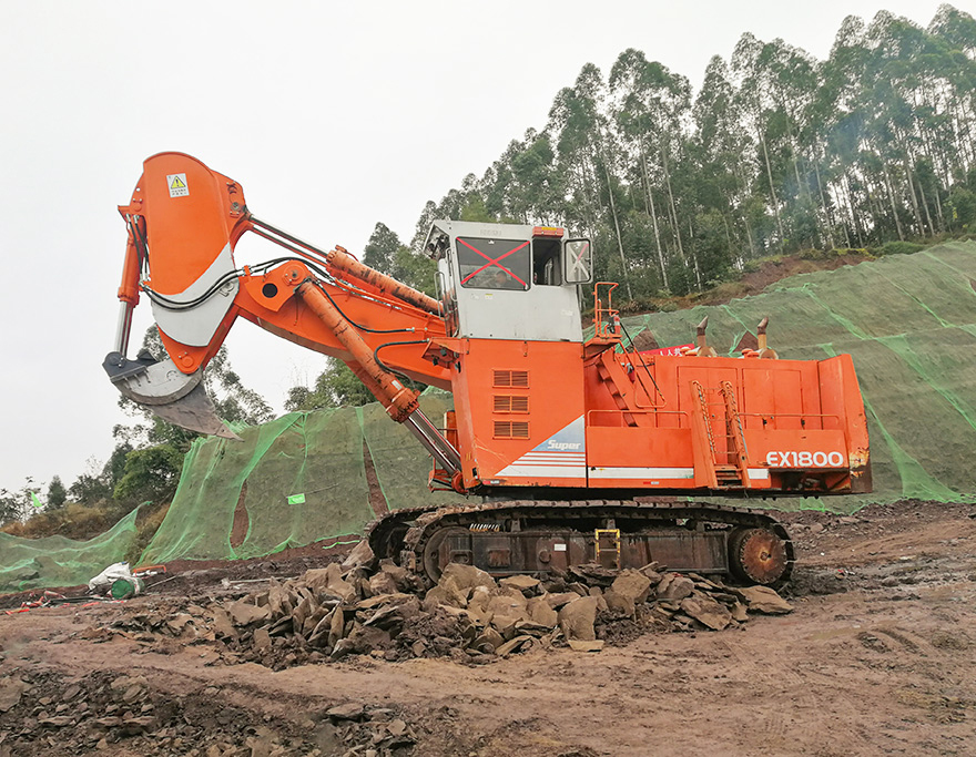 Hitachi 1800 excavator equipped with kaiyuanzhichuang diamond arm