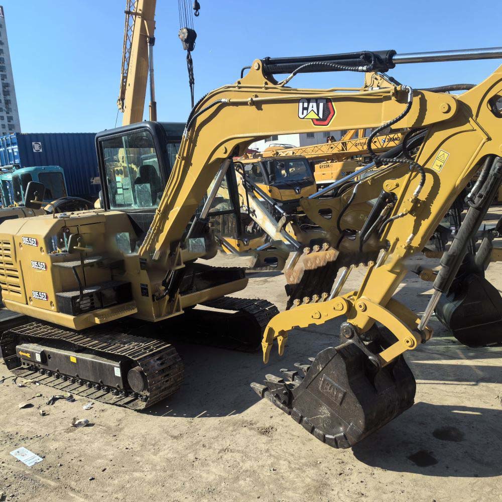 Carter 305.5E2 Excavator with Thumb Nails